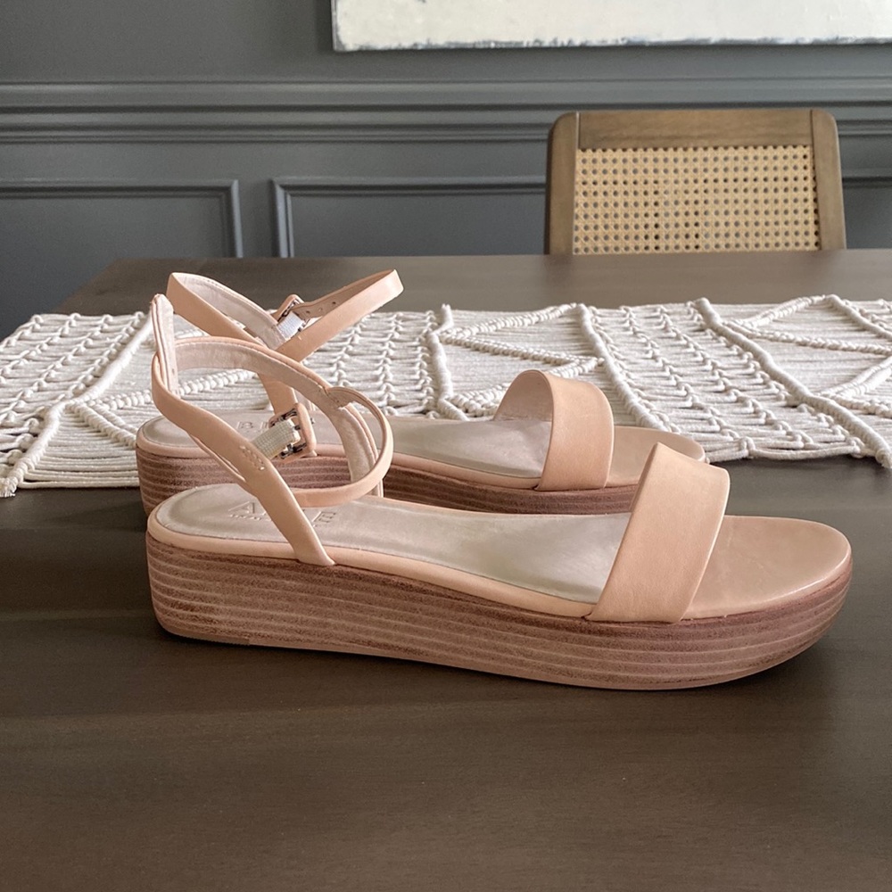 BRAND NEW Able Larissa Leather platform sandals size 10